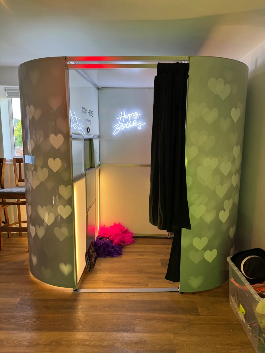 Enclosed Oval Photo Booth